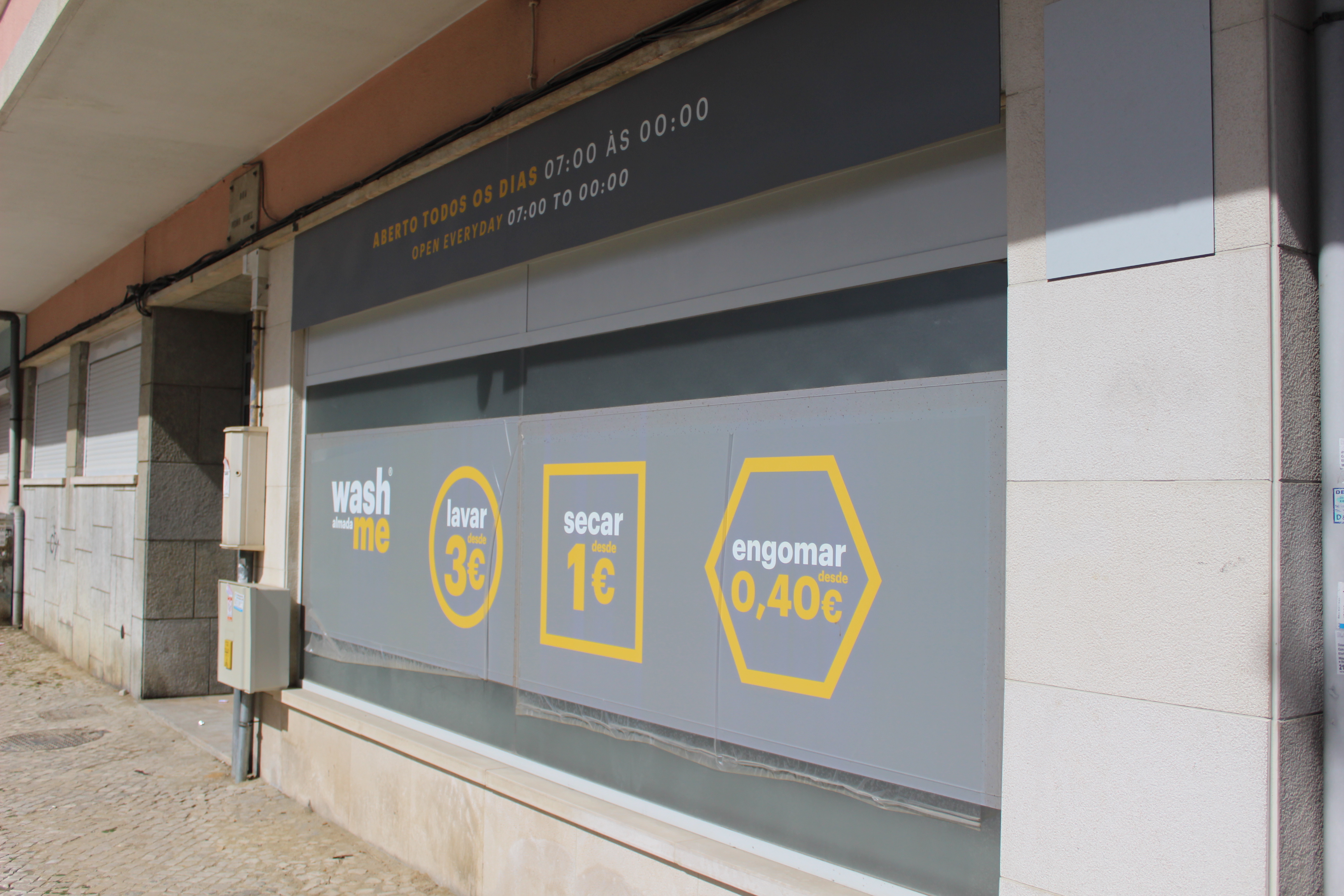 Loja com Negócio de Lavandaria