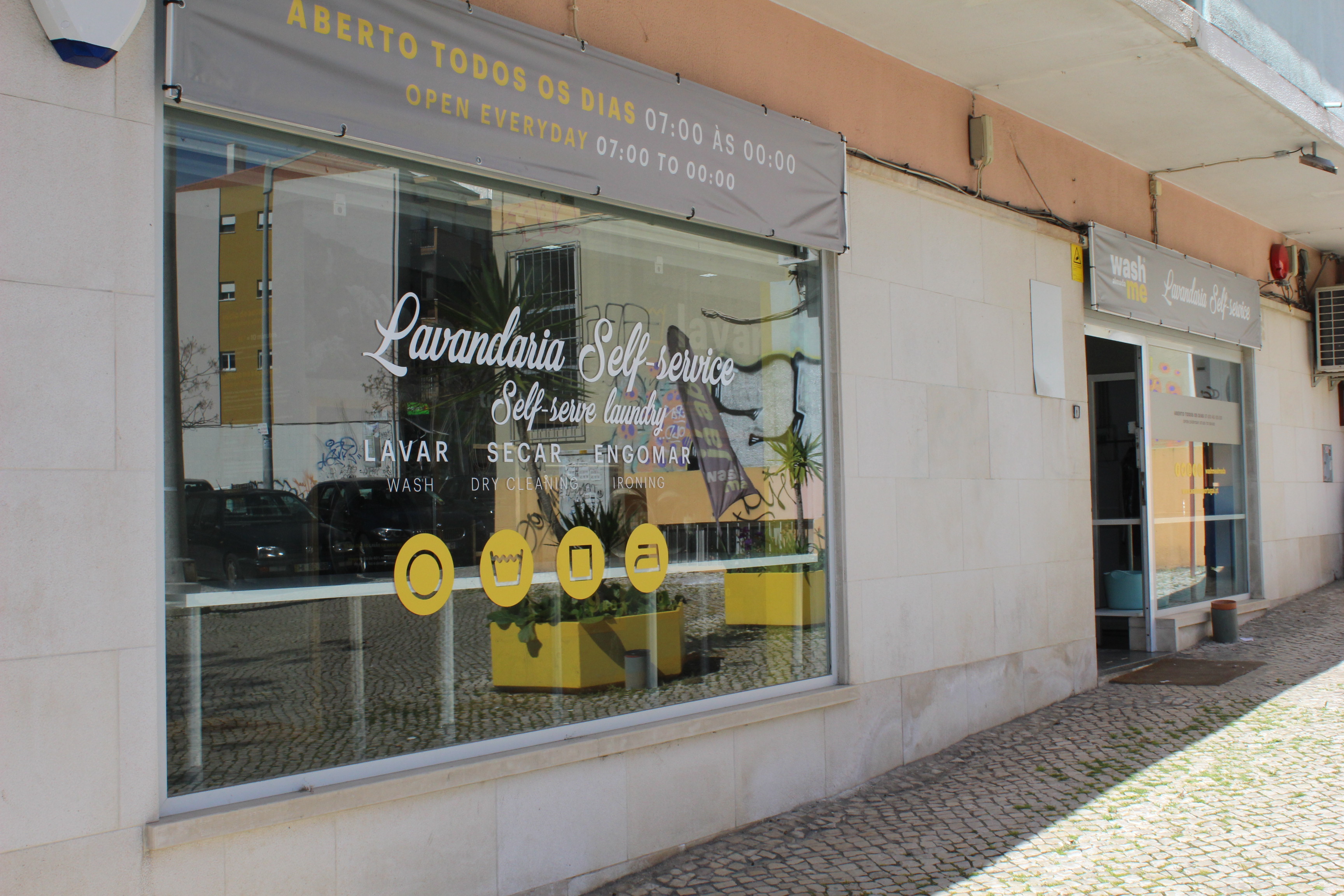 Loja com Negócio de Lavandaria