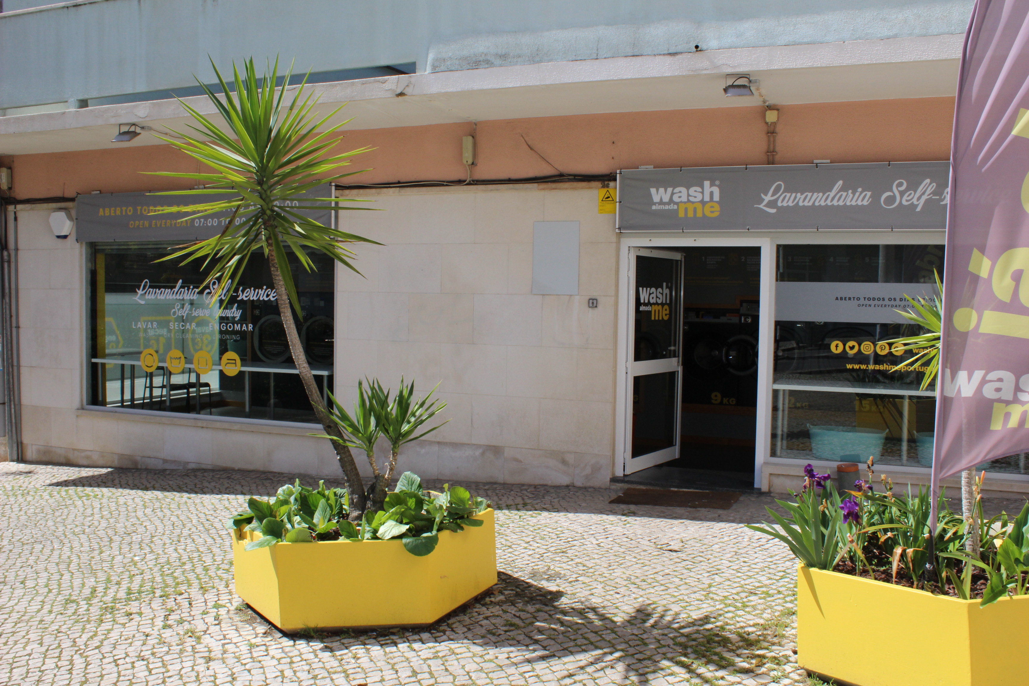 Loja com Negócio de Lavandaria