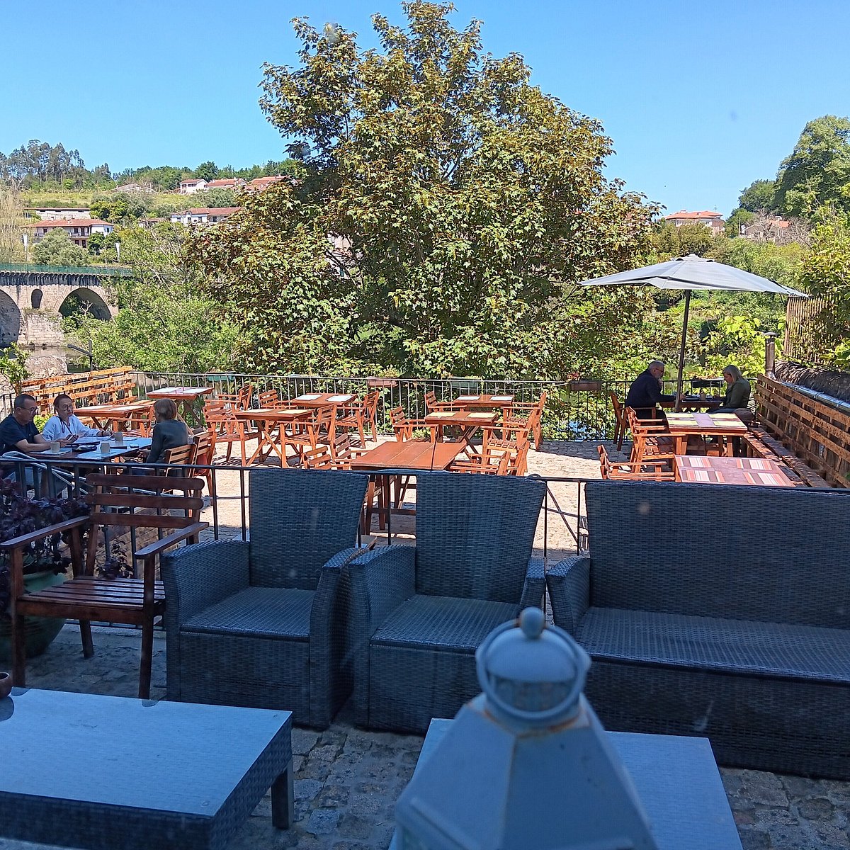 Trespasse Restaurante Com Esplanada para o Rio Lima