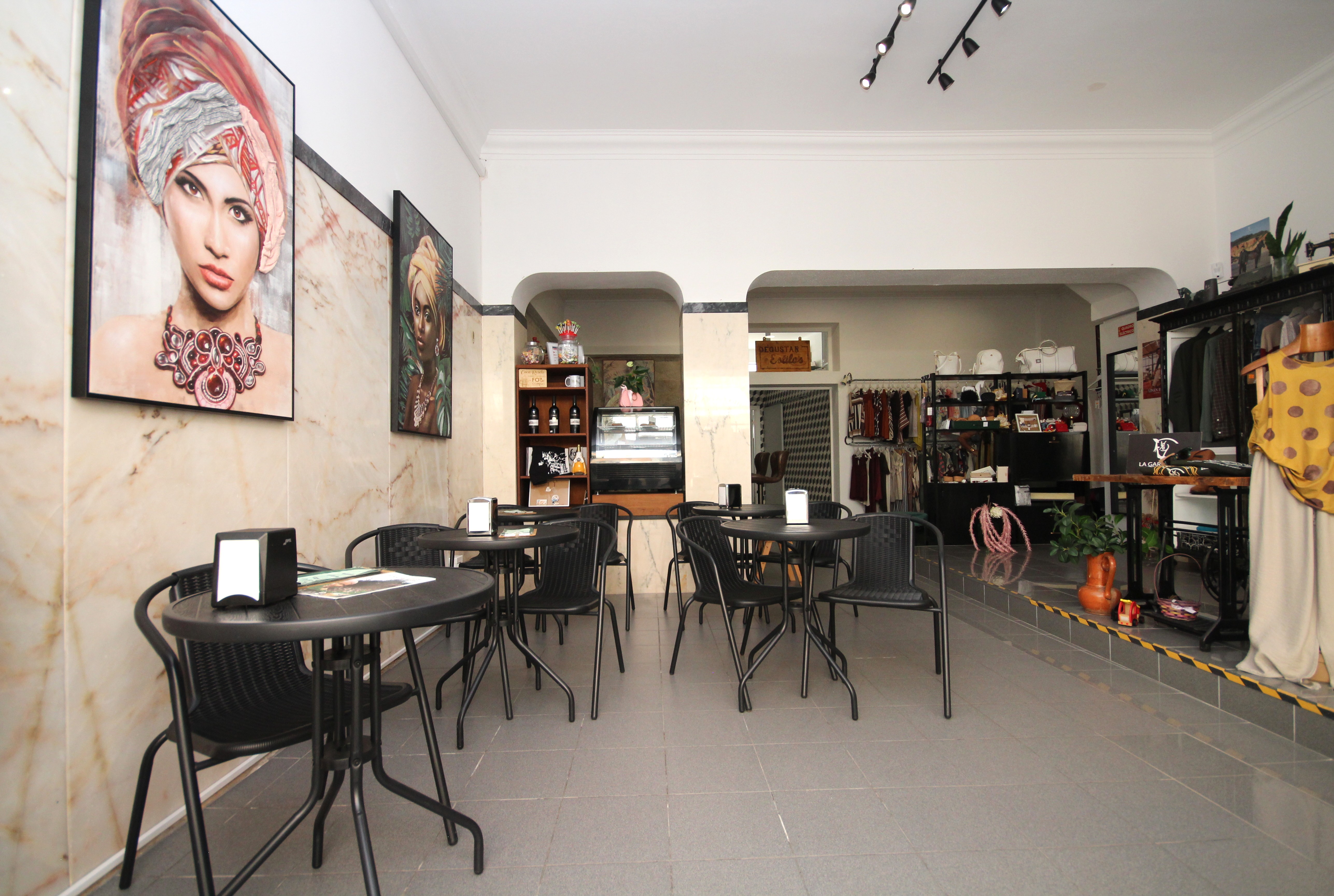 Vende-se Empresa de Vestuário e Café Boutique